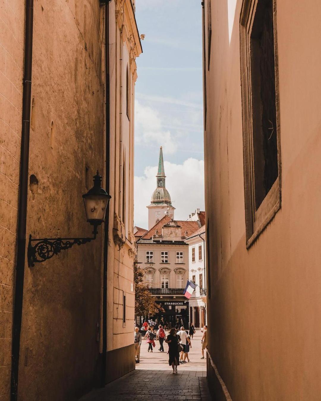 Extralarge Queen Room In The Heart Of Bratislava With Terrace Exterior photo